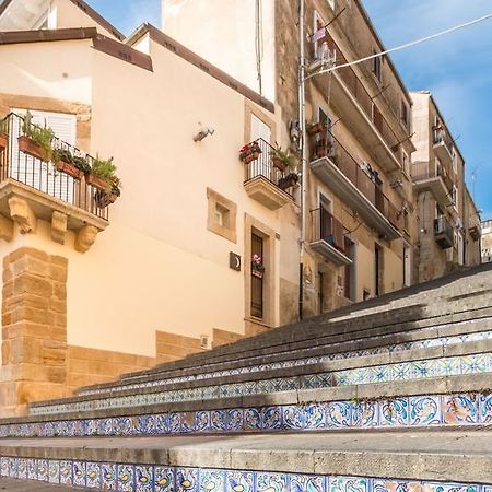 B&B Charme Il Dito E La Luna Caltagirone Dış mekan fotoğraf