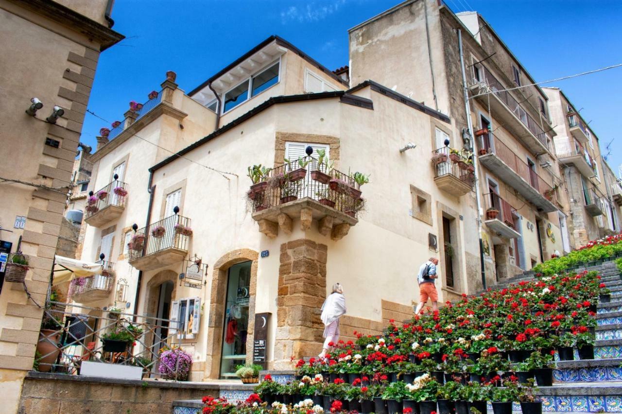 B&B Charme Il Dito E La Luna Caltagirone Dış mekan fotoğraf