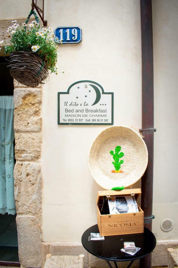 B&B Charme Il Dito E La Luna Caltagirone Dış mekan fotoğraf